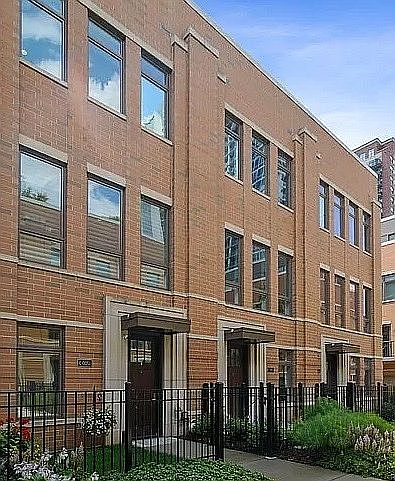 1st image of 1648 S Prairie Ave Unit 3