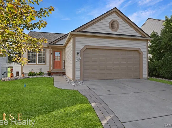 5070 Meadow Crest Cir, Holly, MI 48442