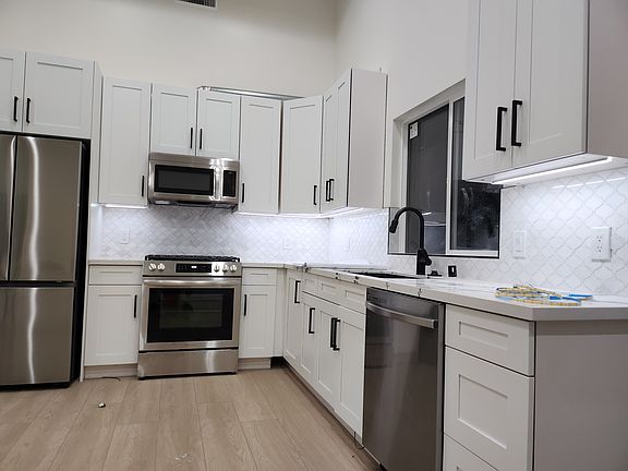 3rd image of 7936 Owensmouth Ave