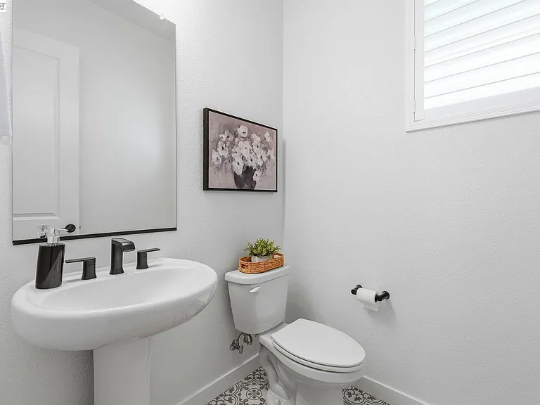 1550 Plumas Dr — Photo 23