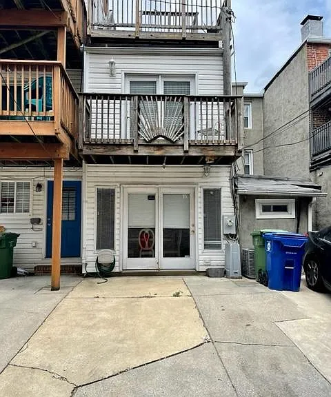 2433 Foster Ave — Photo 26