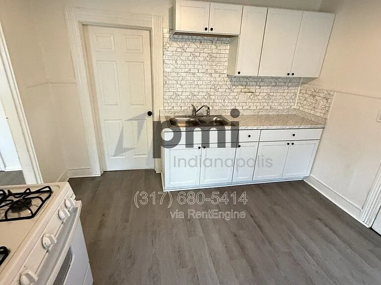 1308 W 4th St — Photo 6