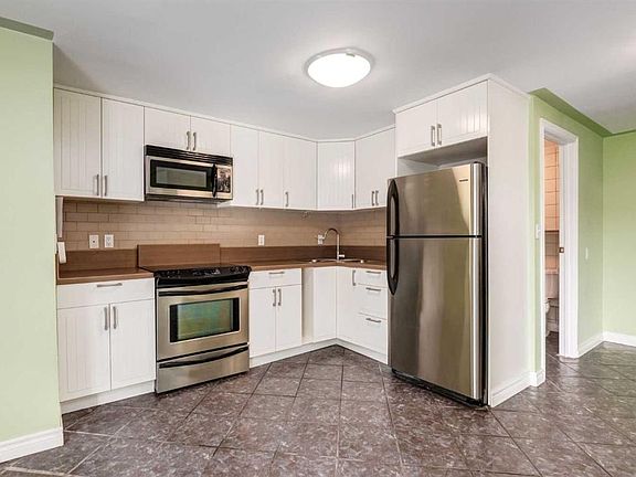 4th image of 128 S 15th Ave SW #102