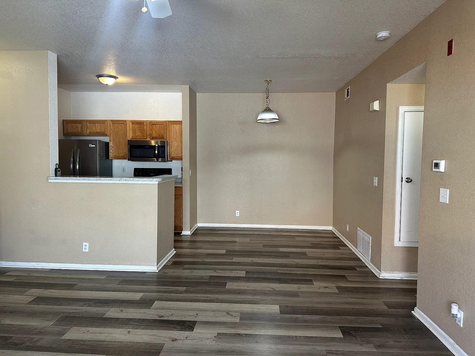 2 bed, 1061 sqft, $1,650 — Photo 4