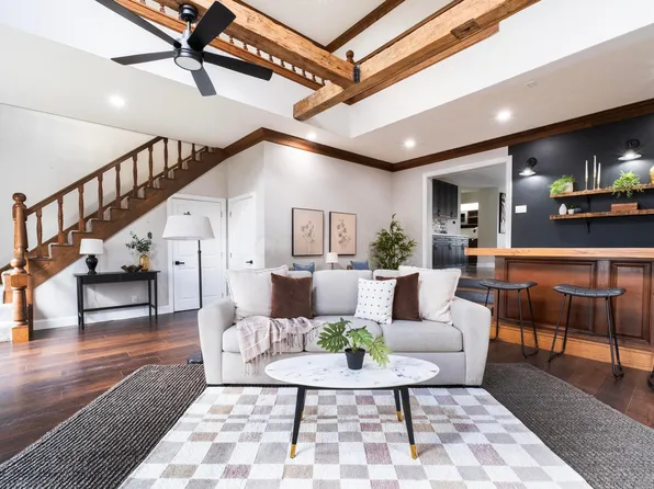 19 W Columbus St, Lithopolis, OH 43136