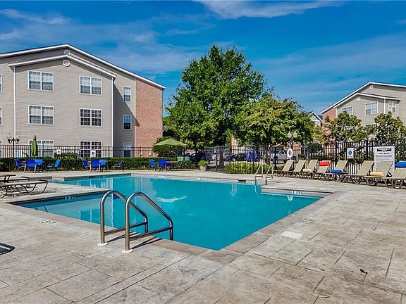 3rd image of 120 15th St E APT 206