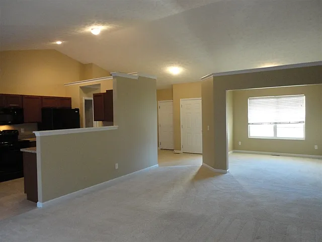 596 Jodee Dr — Photo 3