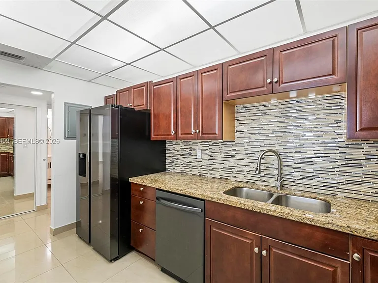 19380 Collins Ave #6 — Photo 8