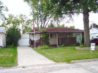 1012 Clifton St NE, Cedar Rapids, IA 52402