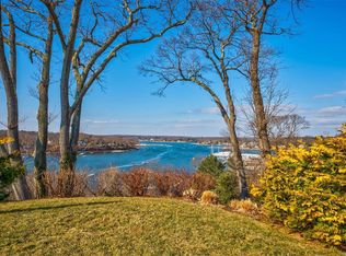 13 Harbor Crest Ct, Halesite, NY 11743