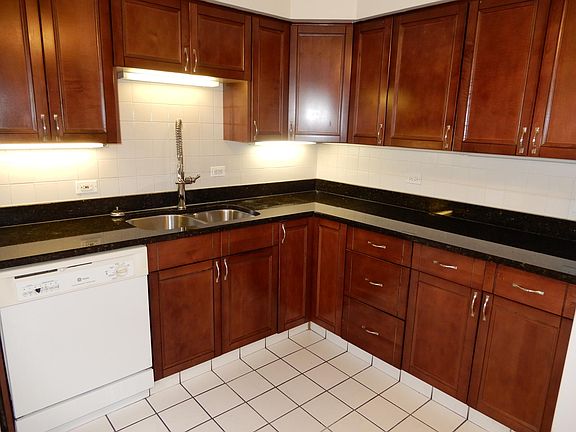 4th image of 442 Jackson Blvd APT 1S