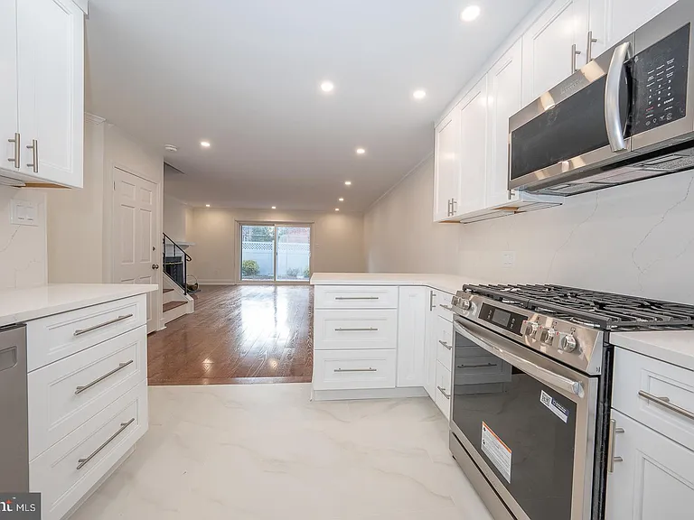 15 Llanfair Rd #A — Photo 9
