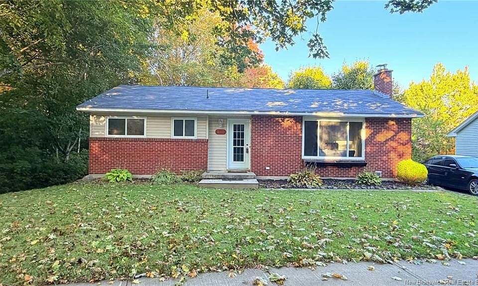 1st image of 132 Topcliffe Cres