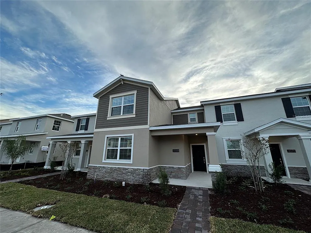 4 bed, 2.5 bath, 2000 sqft, $2,500 — Photo 1