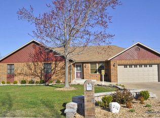 713 E Maupin St, Bolivar, MO 65613