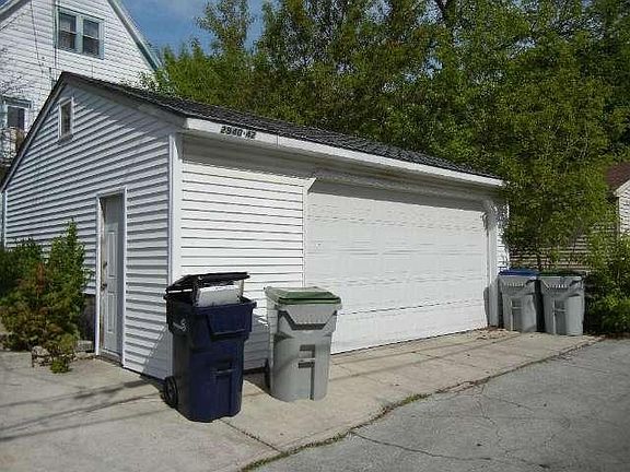 2nd image of 2940 N Newhall St #2942