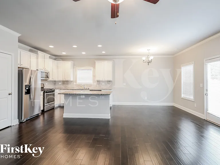 4648 Brayden Dr — Photo 4