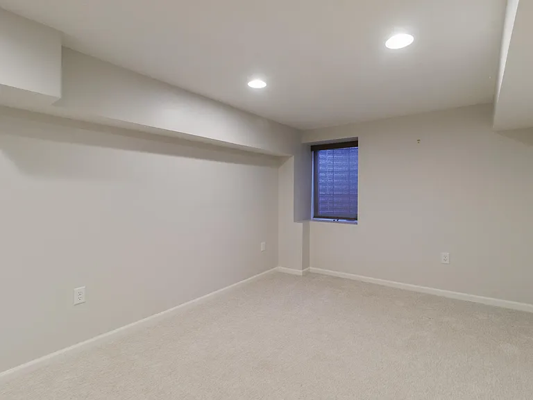 7343 Rosewood St — Photo 37