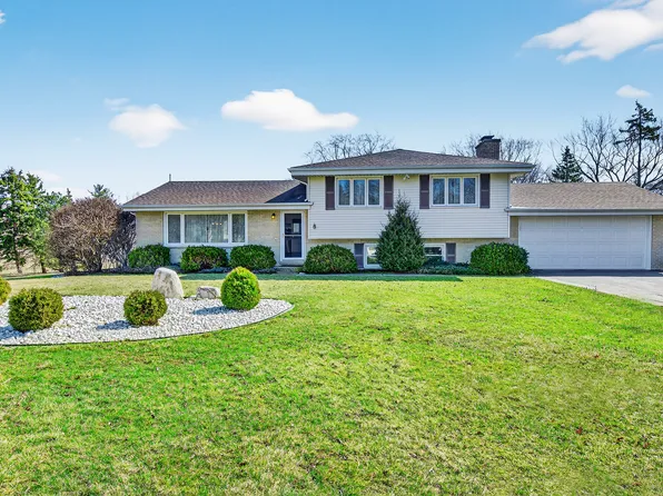 113 Wedgewood Dr, Barrington, IL 60010