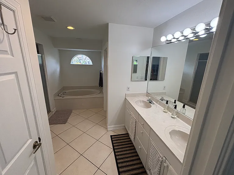1166 Royal Palm Dr — Photo 4