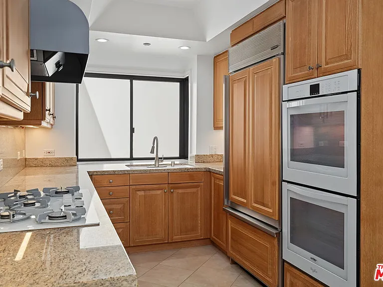 701 Ocean Ave #PHD — Photo 35