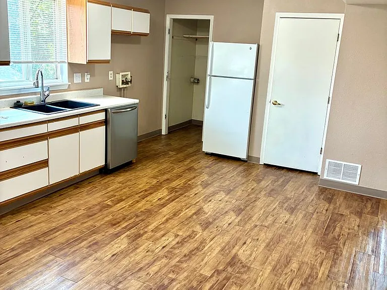 1443 Centennial Dr — Photo 12