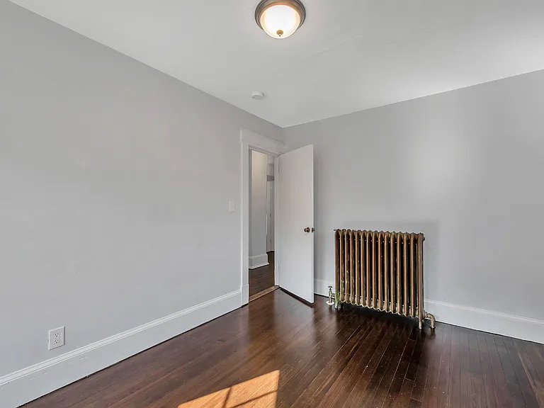 29 Whitman Ave — Photo 27