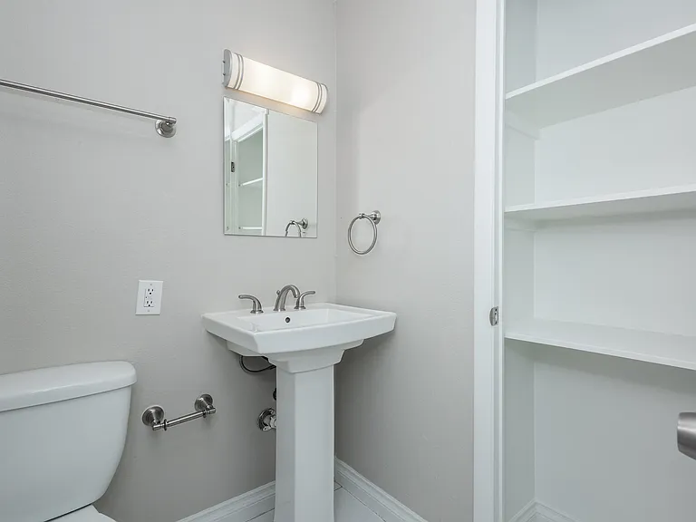 Logan Court — Photo 31