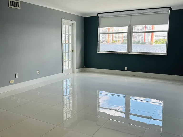 1170 NE 191st St #26-A — Photo 2