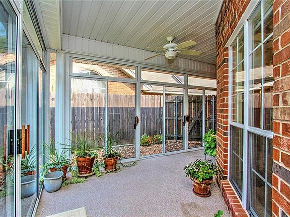 5th image of 1205 Newbury Dr