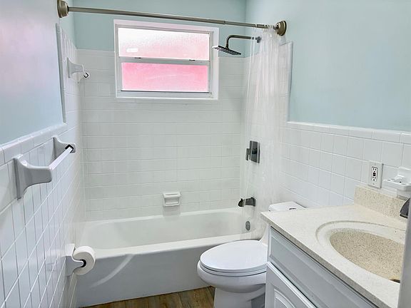 5th image of 720 SE 15th St #2