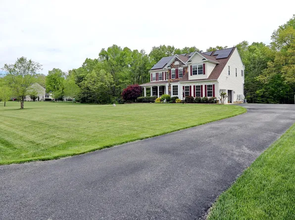 25858 Troy Ct, Mechanicsville, MD 20659