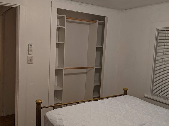 Second small bedroom.