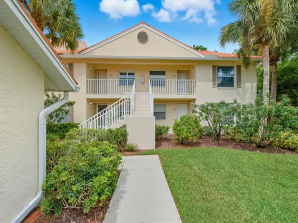 145 Robin Hood Cir APT 104, Naples, FL 34104