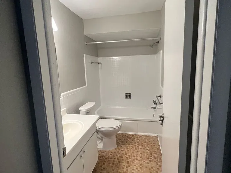 550 Rosewood St — Photo 13