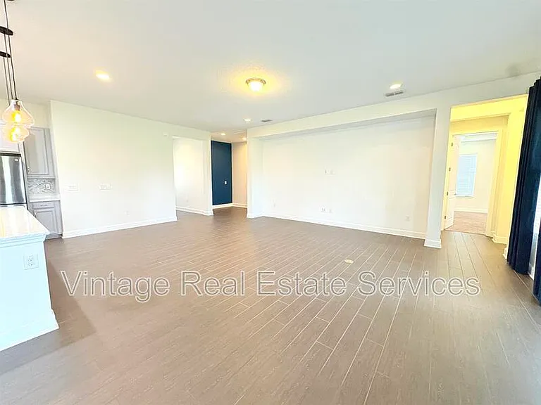 4645 Butler National Dr — Photo 16