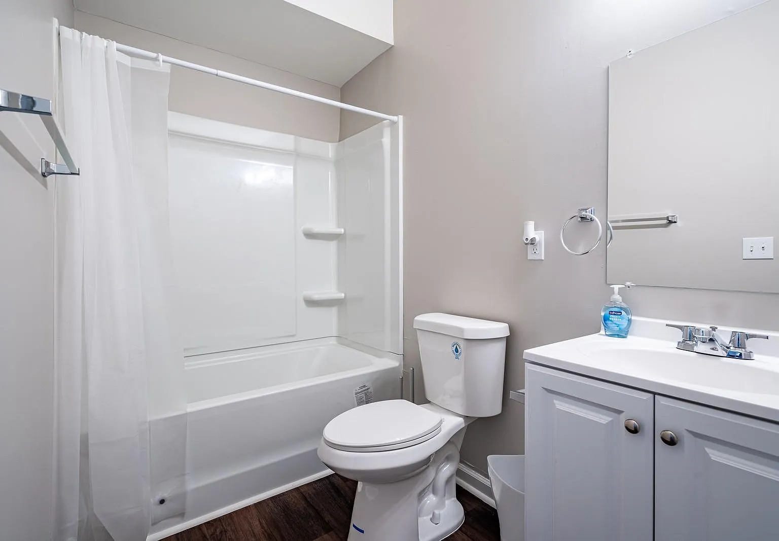 4 bed, 5.0 bath, 2678 sqft, $918 — Photo 4