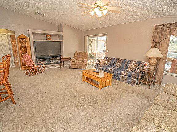 Large 16x20 family room 