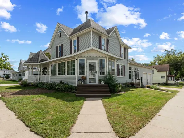 301 2nd Ave SE, Dyersville, IA 52040