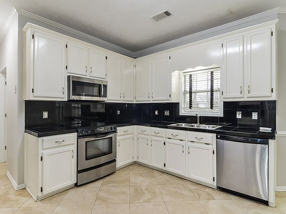 5th image of 1303 Dorchester Dr