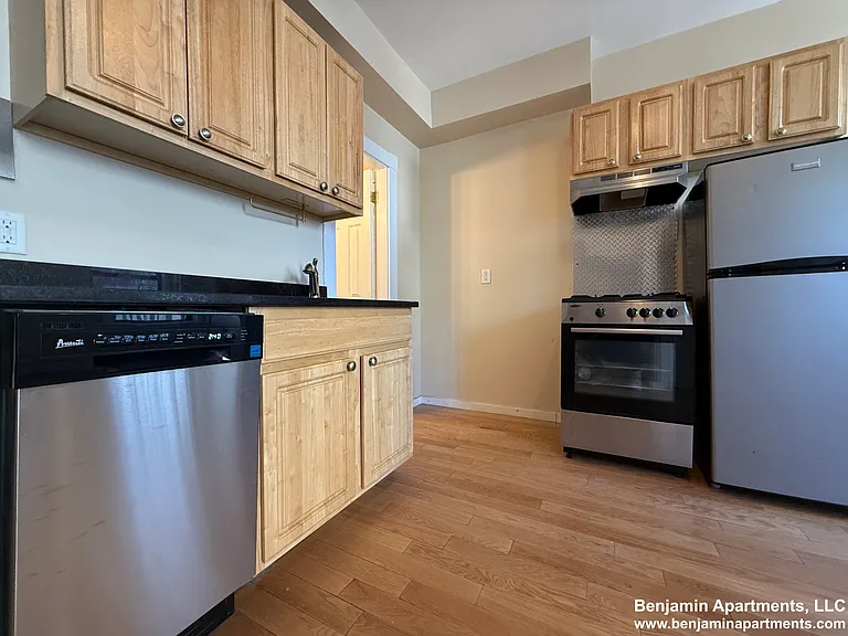 232 Cambridge St #13 — Photo 4