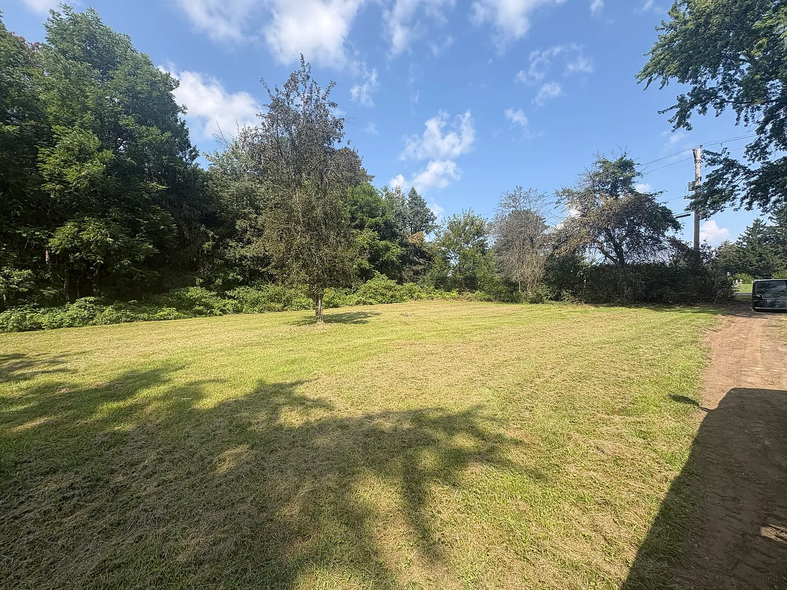 3 bed, 1.5 bath, 1190 sqft, $1,900 — Photo 2