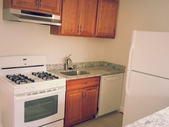 3rd image of 39 O St SW #102