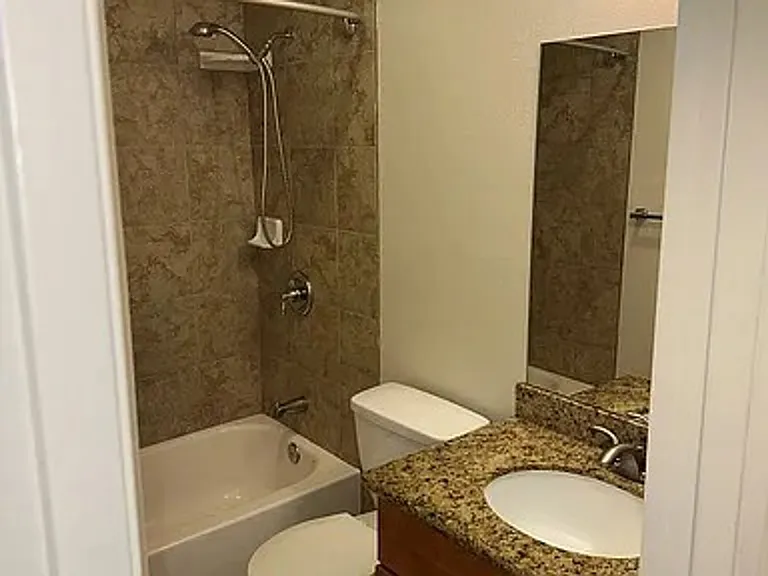 900 Alvarez Ave — Photo 5