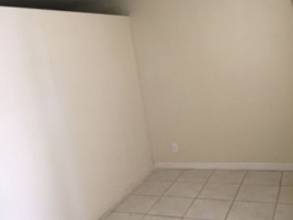 5th image of 1075 NE 39th St #103