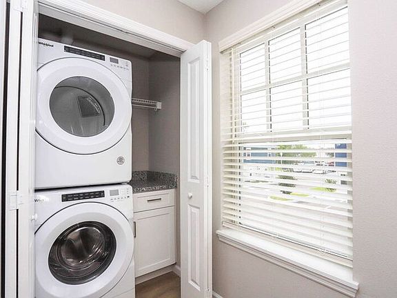 5th image of 927 E Lemon St Unit 103