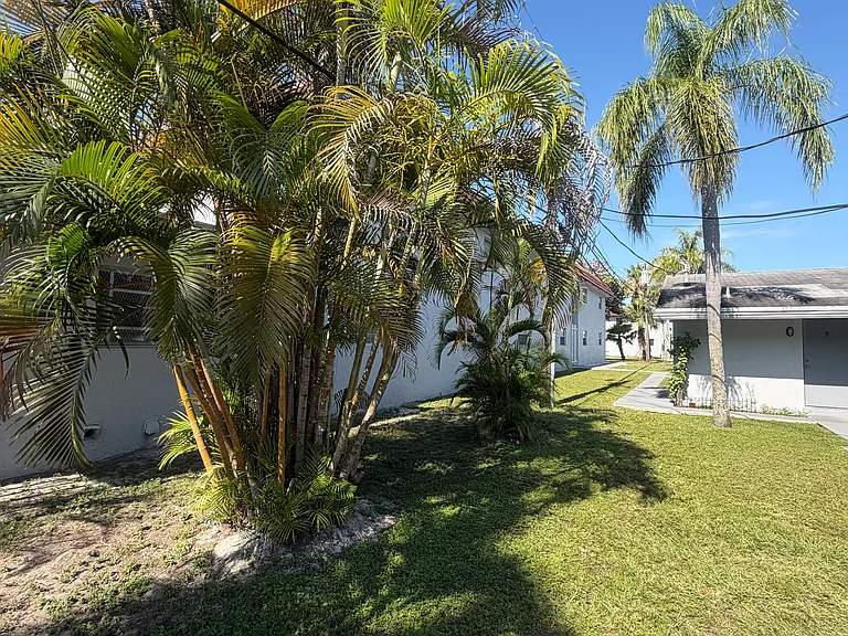 750 SW 8th St #6 — Photo 14
