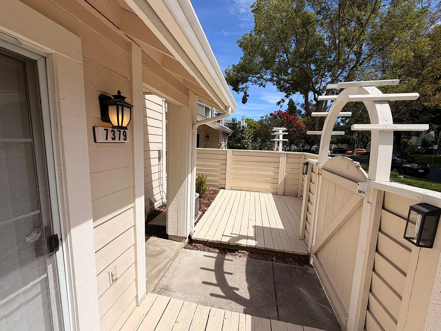 Stunning Two Floor 3bd/2.5ba Townhome In Pleasanton Ca — Photo 3