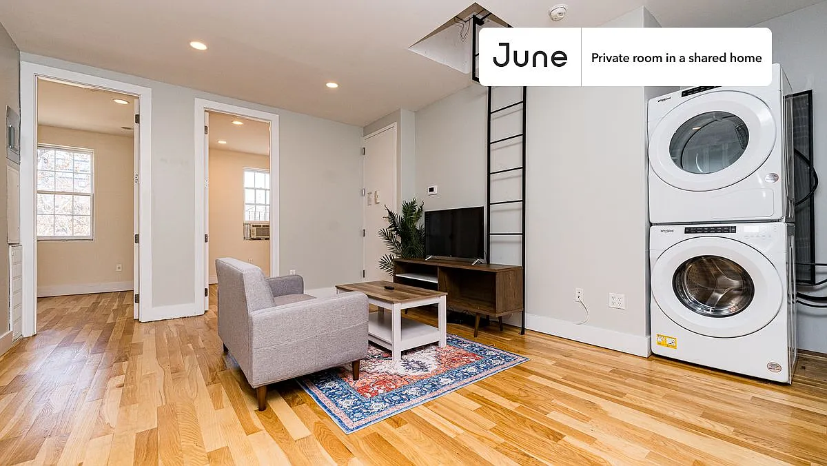 21 Carlton Ave — Photo 3