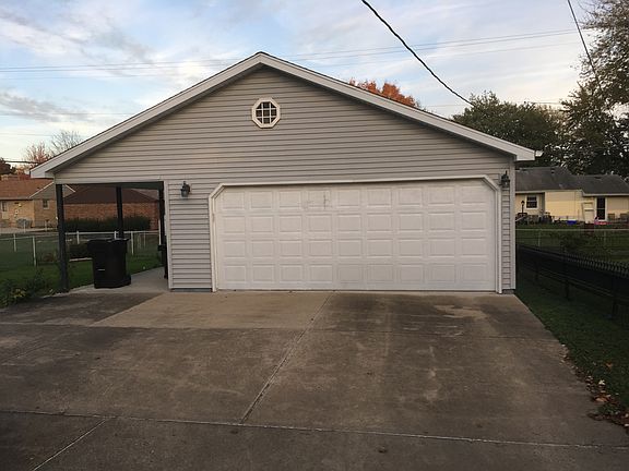2 1/2 Car Garage